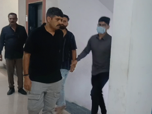 1400 करोड़ ठगी रैकेट के मुख्य आरोपी का साथी पकड़ाया:  बैंक खातों और हवाला के जरिए दुबई तक पहुंचाए जाते थे ठगी से मिले पैसे