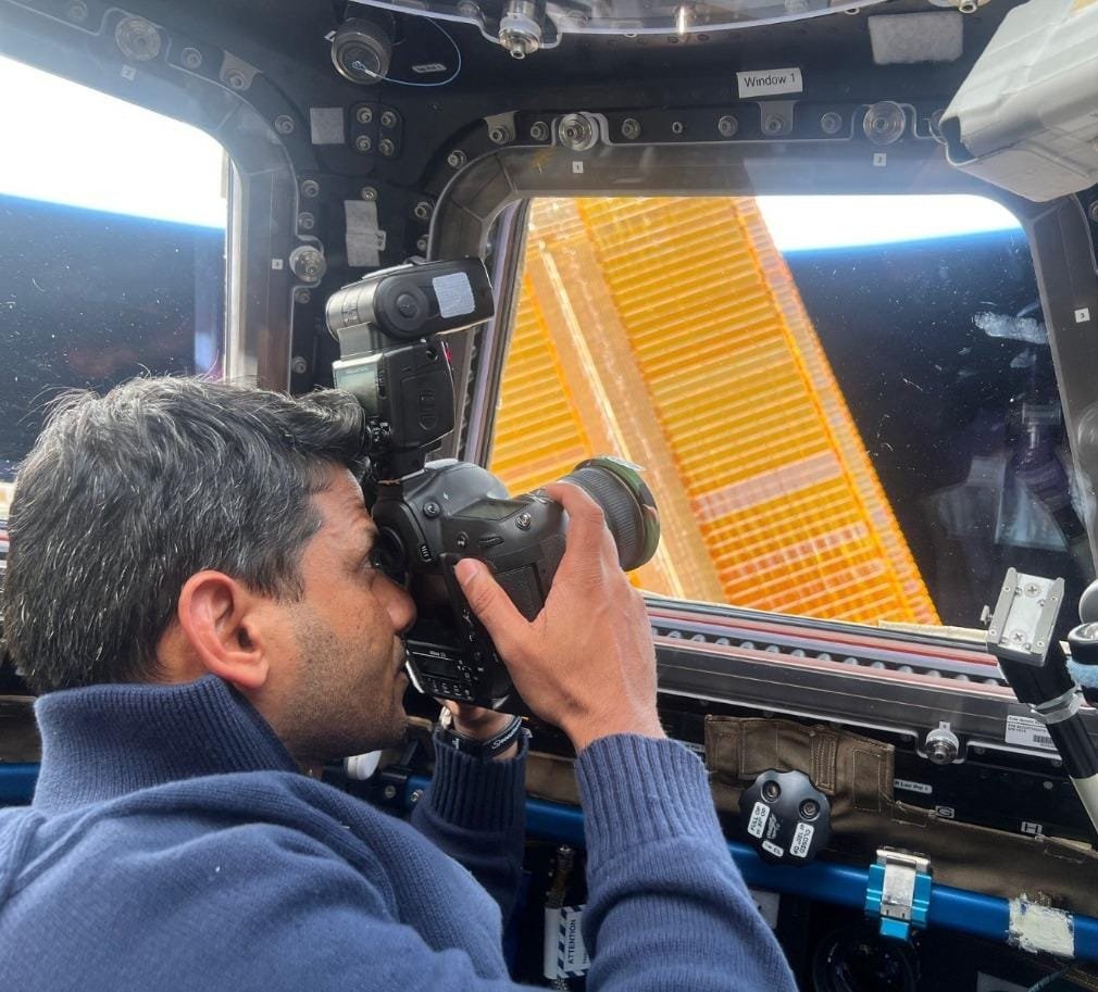 लखनऊ के शुभांशु शुक्ला ने अंतरिक्ष में मूंग-मेथी उगाए:  सेल्फी ली; कहा- भारतीय वैज्ञानिकों के लिए नए रास्ते खुलेंगे – Lucknow News