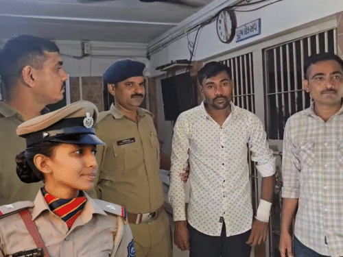 CRPF जवान ने लिव-इन पार्टनर महिला ASI की हत्या की:  रात को गला घोंटकर मारा; सुबह उसी थाने में किया सरेंडर, जहां प्रेमिका तैनात थी