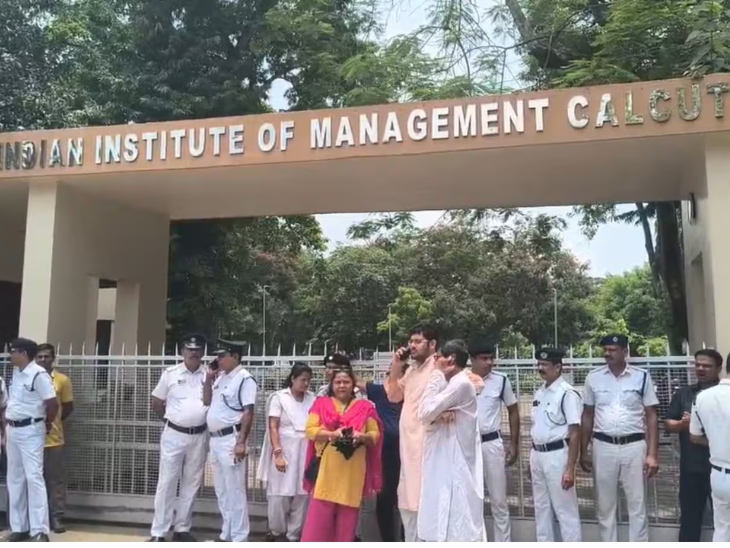 IIM कलकत्ता में रेप, आरोपी गिरफ्तार:  काउंसलिंग सेशन के बहाने बॉयज हॉस्टल बुलाया, नशीला ड्रिंक पिलाकर रेप किया