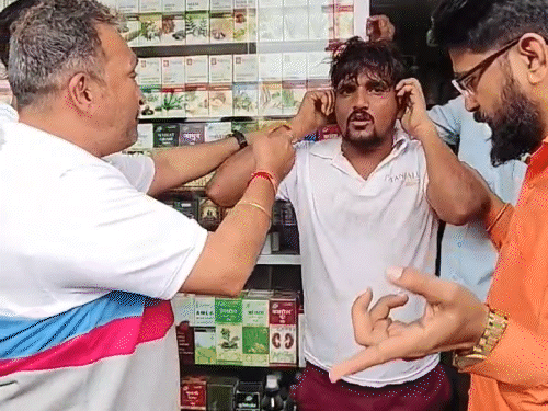 MNS कार्यकर्ताओं ने मुंबई में दुकानदार से मारपीट की:  पूरे इलाके में घुमाया, माफी मंगवाई; मराठी लोगों पर आपत्तिजनक पोस्ट की थी