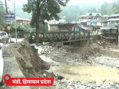 UP के इटावा में स्टूडेंट्स से भरी बस डूबी:  हिमाचल में 208 सड़कें बंद, सिक्किम में दो पुल टूटे; आज MP-राजस्थान में अलर्ट