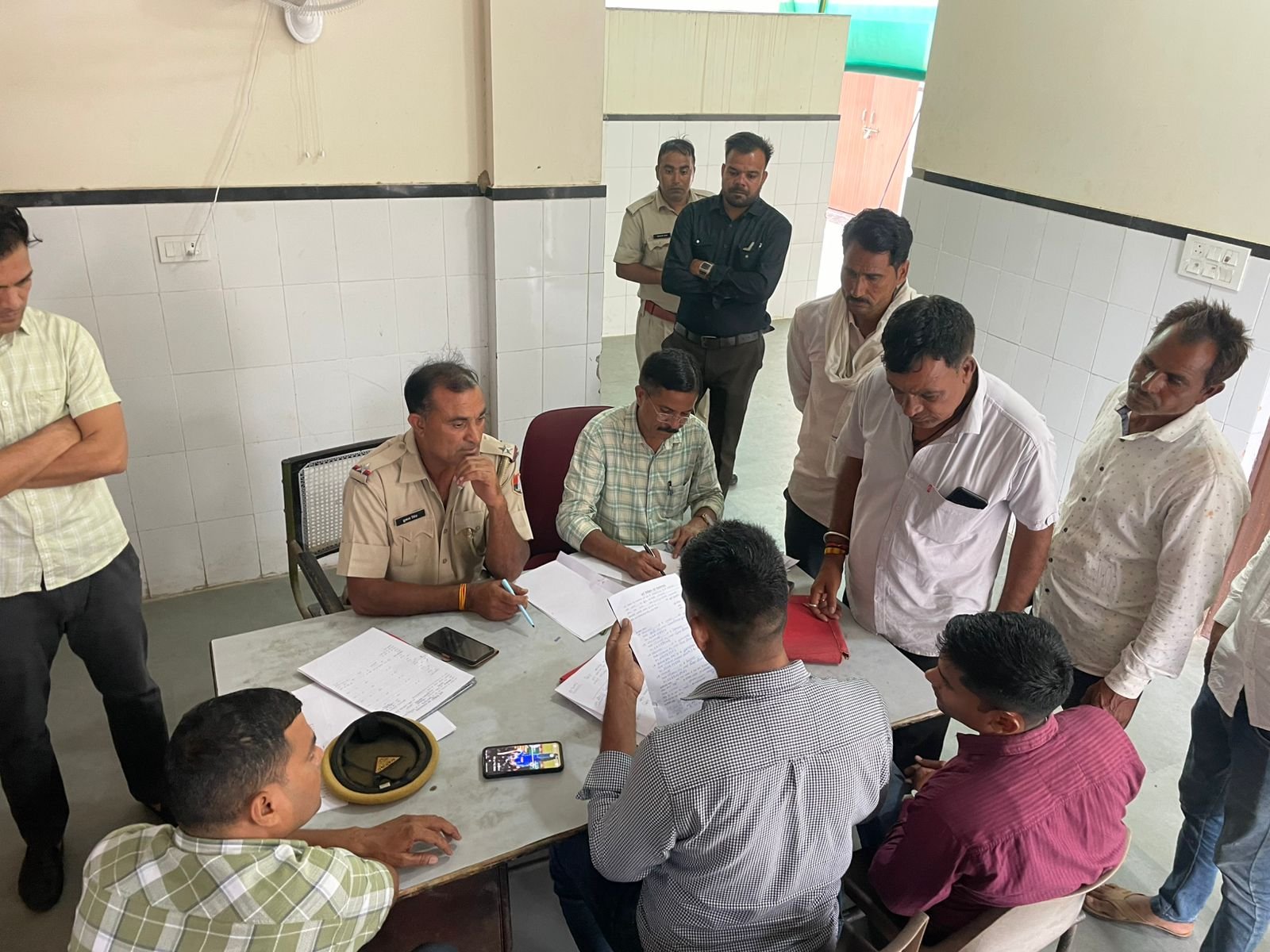 अजमेर में भीषण सड़क हादसा, 4 लोगों की मौत:  अजमेर-जयपुर नेशनल हाईवे पर कार डिवाइडर पार कर दूसरी गाड़ी से टकराई, एक गंभीर घायल – Rajasthan News