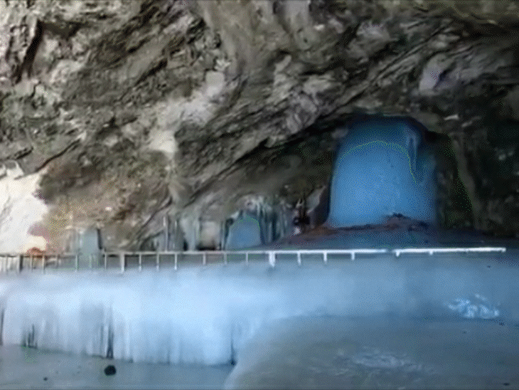 अमरनाथ यात्रा-11 दिन में 2 लाख श्रद्धालुओं ने दर्शन किए:  13वां जत्था जम्मू से रवाना; गांदरबल में तीर्थयात्रियों के काफिले का वाहन पलटा, 3 घायल