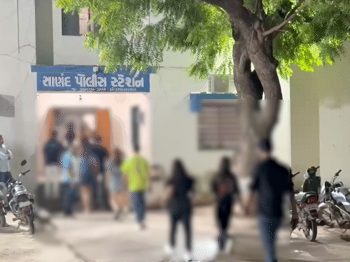 अहमदाबाद जिले के साणंद स्थित ग्लेड गोल्फ रिजॉर्ट में रविार:  रिसॉर्ट में चल रही थी हाई-प्रोफाइल पार्टी, नशे में धुत 13 युवक और 26 युवतियां पकड़ी गईं