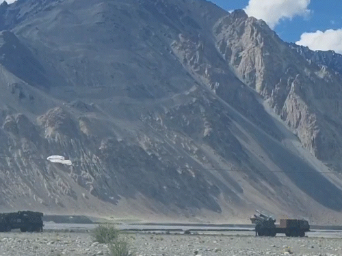 आकाश प्राइम डिफेंस सिस्टम का भारत ने किया सफल टेस्ट:  मिसाइल ने 15,000 फीट से अधिक की ऊंचाई पर उड़ रहे दो टार्गेट गिराए