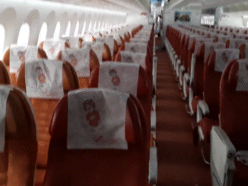 इमर्जेंसी गेट की 11A सीट की जबर्दस्त डिमांड:  अहमदाबाद प्लेन क्रैश में इसी सीट पर बैठे यात्री की जान बची थी, पैसेंजर ₹7 हजार तक देने को तैयार