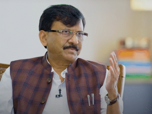 उद्धव बोले- ठाकरे ब्रांड नहीं, महाराष्ट्र-हिंदू अस्मिता की पहचान:  कहा- शिंदे गुट इसकी चोरी कर रहा; चुनाव आयोग पत्थर है