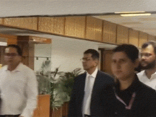 एक देश एक चुनाव पर JPC की बैठक जारी:  पूर्व CJI चंद्रचूड़ और न्यायमूर्ति खेहर सुझाव देंगे; प्रियंका गांधी, अनुराग ठाकुर समेत कई सदस्य पहुंचे