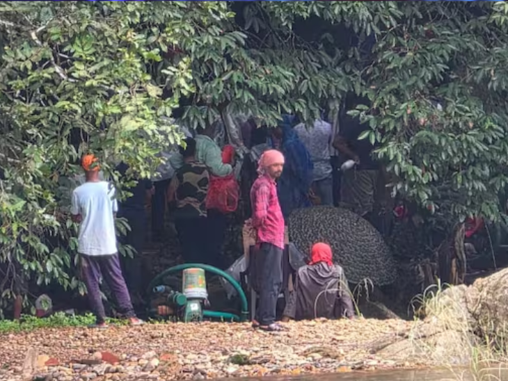 कर्नाटक का धर्मस्थल मंदिर केस, छठी कब्र से हड्डियां बरामद:  फोरेंसिक जांच के लिए भेजी जाएंगी; महिलाओं से रेप-हत्या के आरोप में SIT जांच कर रही