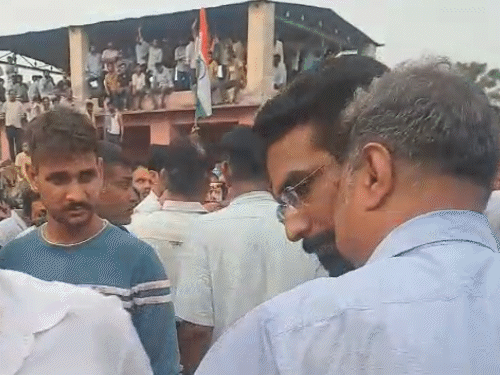 शहीद पायलट ऋषिराज सिंह का अंतिम संस्कार, रोने लगे पिता:  छोटे भाई ने दी मुखाग्नि; गांव में निकाली तिरंगा यात्रा,अंतिम दर्शनों के लिए उमड़े ग्रामीण – Rajasthan News