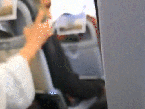 स्पाइसजेट की फ्लाइट में फ्री फॉल, पैसेंजर ने बनाया वीडियो:  प्लेन में 23 सेकंड तक मचा हड़कंप; दिल्ली से श्रीनगर जा रहा था प्लेन