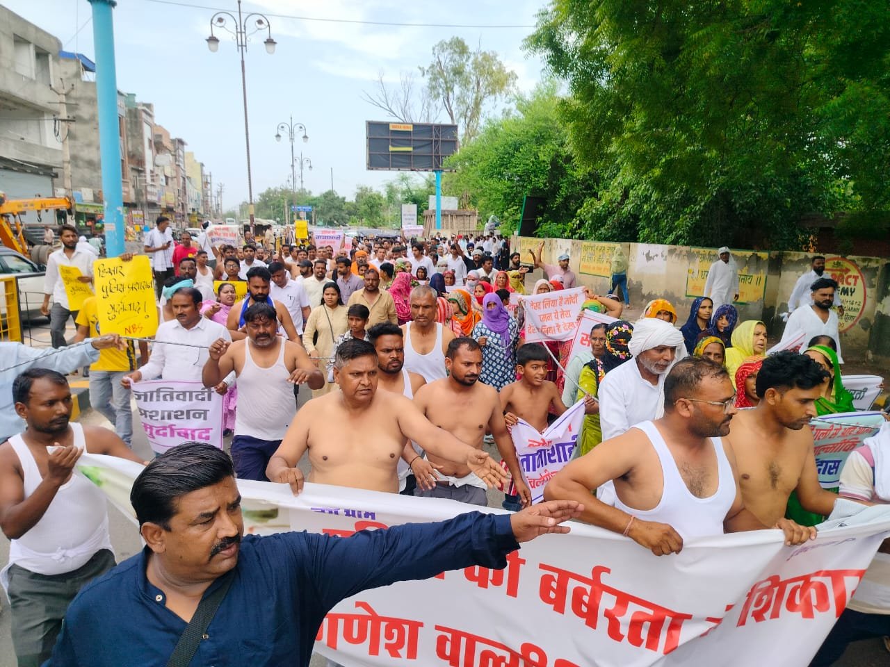 हिसार में दलित समाज का IG ऑफिस तक अर्धनग्न प्रदर्शन:  छात्र की मौत पर मांगा इंसाफ; पुलिस बोली- आरोपी के घर से हथियार मिले – Hisar News