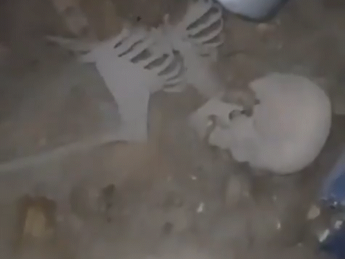 हैदराबाद में 10 साल से बंद घर में मिला कंकाल:  तकिए के नीचे मिले नोटबंदी से पहले के नोट; पास पड़े नोकिया फोन से पहचान हुई