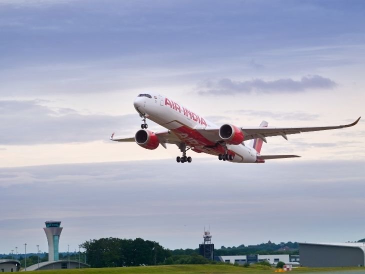 इंदौर आ रही एअर-इंडिया फ्लाइट लौटी, दिल्ली में सेफ लैंडिंग:  एयरलाइन बोली- पायलट को इंजन में फायर इंडीकेशन मिला था; 90 यात्री सवार थे