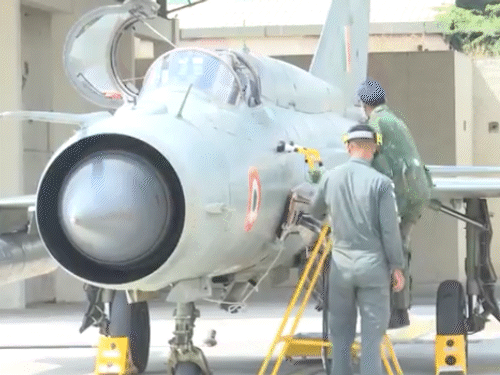 राजस्थान से MiG-21 फाइटर जेट रिटायर, वायुसेना प्रमुख भावुक हुए:  बोले- तेजस लेगा जगह; बीकानेर के नाल एयरबेस पर उड़ान भरकर दी विदाई – Bikaner News