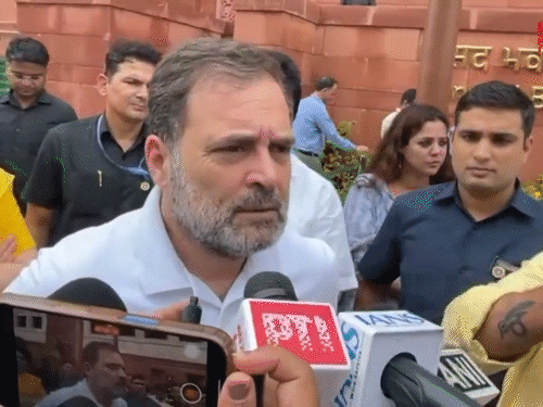 राहुल बोले-ट्रम्प धमका रहे, मोदी सामना नहीं कर पा रहे:  अडाणी के खिलाफ चल रही अमेरिकी जांच से उनके हाथ बंधे हुए