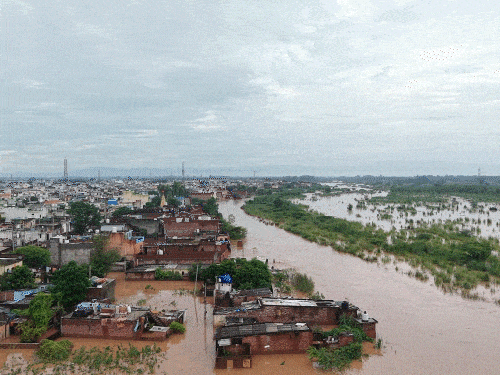 टांगरी नदी से मची तबाही का पहला ड्रोन VIDEO:  घर-फसलें डूबीं, इंडस्ट्रियल एरिया में कमर तक पानी; अंबाला-रुड़की हाईवे बना झील – Ambala News