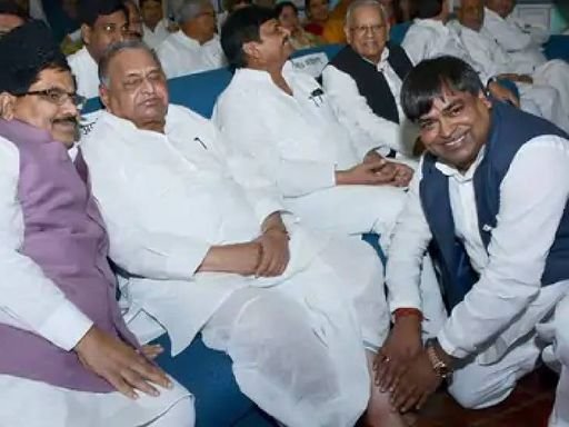 पूर्व मंत्री गायत्री प्रजापति पर लखनऊ जेल में जानलेवा हमला:  गाली देने पर बंदी ने सिर पर लोहे की पटरी मारी, 5 टांके लगे, KGMU रेफर – Lucknow News