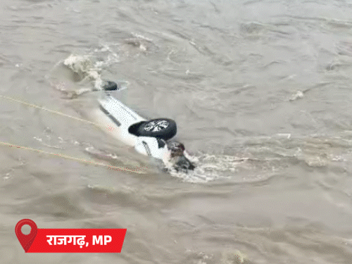 बारिश-बाढ़ से तबाही, 5 VIDEOS:  पाकिस्तान का पानी भारत में घुसा, MP में भाजपा नेता का बेटा बहा; हरियाणा में JCB से सड़कें खोदी