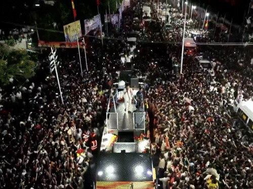 करूर भगदड़- सरकार ने हादसे के वी​डियो जारी किए:  डिप्रेशन में गए विजय की पार्टी के कार्यकर्ता ने फंदे से लटक कर जान दी