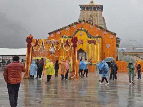 केदारनाथ में रिकॉर्ड 16.52 लाख से ज्यादा श्रद्धालु पहुंचे:  कपाट बंद होने में 14 दिन बाकी; अब तक 47 लाख लोगों ने की चारधाम यात्रा