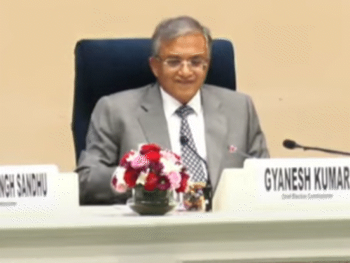 राहुल गांधी के आरोपों पर मुस्कुराए मुख्य चुनाव आयुक्त:  फर्जी मतदान पर बोले- जरूरत हुई तो बुर्कानशीं वोटर्स की जांच होगी