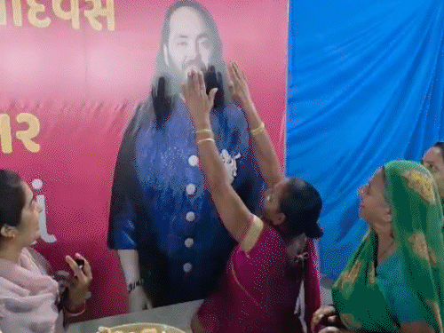 अनंत अंबानी का 31वां जन्मदिन:  जामनगर के आसपास सभी गांवों में हुआ भोज, बॉलीवुड और उद्योग जगत की हस्तियां पहुंची