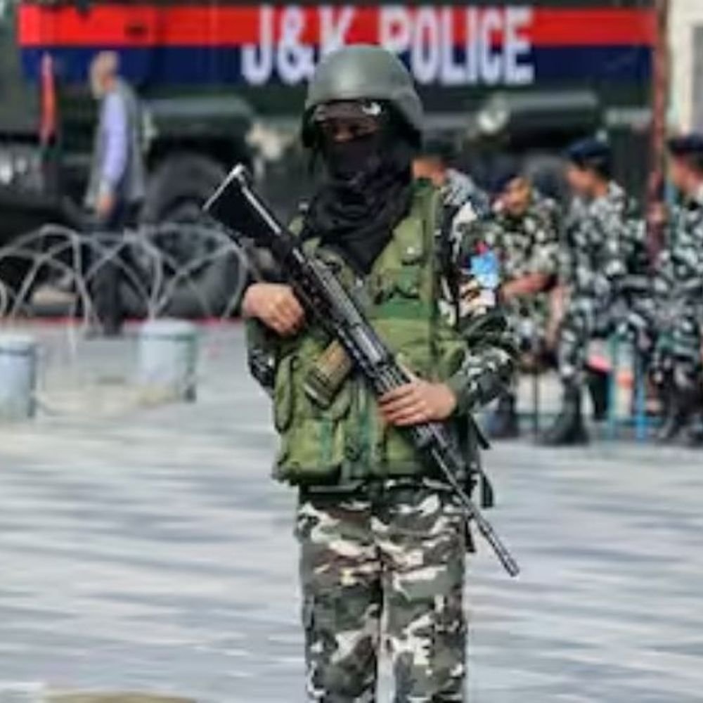 जम्मू-कश्मीर में 16 साल से फरार पाकिस्तानी आतंकी गिरफ्तार:  लश्कर का मेंबर था; एक साथी और तीन मददगार भी पकड़े गए