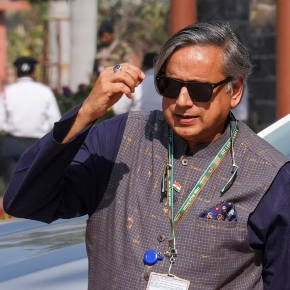 थरूर बोले- महिला आरक्षण कानून को राजनीतिक हथियार न बनाएं:  बिल के साथ परिसीमन प्रक्रिया में जल्दबाजी करने से राज्यों का लोकतांत्रिक संतुलन बिगडे़गा