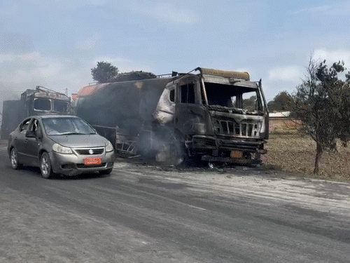 मणिपुर-बम हमले में 2 बच्चों की मौत के बाद हिंसा:  प्रदर्शनकारियों का CRPF कैंप पर हमला, जवाबी फायरिंग में 2 की जान गई