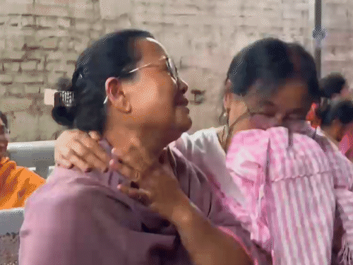 मणिपुर हिंसा-घायल मां से 3 दिन बच्चों की मौत छिपाई:  अस्पताल में अखबार से सच पता चला; बम हमले में 2 बच्चों की मौत हुई थी