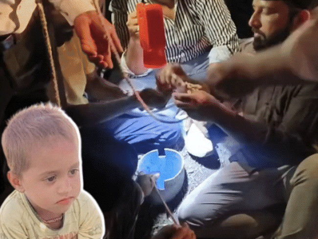 मां के सामने 70 फीट गहरे बोरवेल में गिरा बच्चा:  उज्जैन के बड़नगर में रेस्क्यू जारी; 40 फीट खुदाई के बाद चट्टानों ने बढ़ाई मुश्किलें – Ujjain News